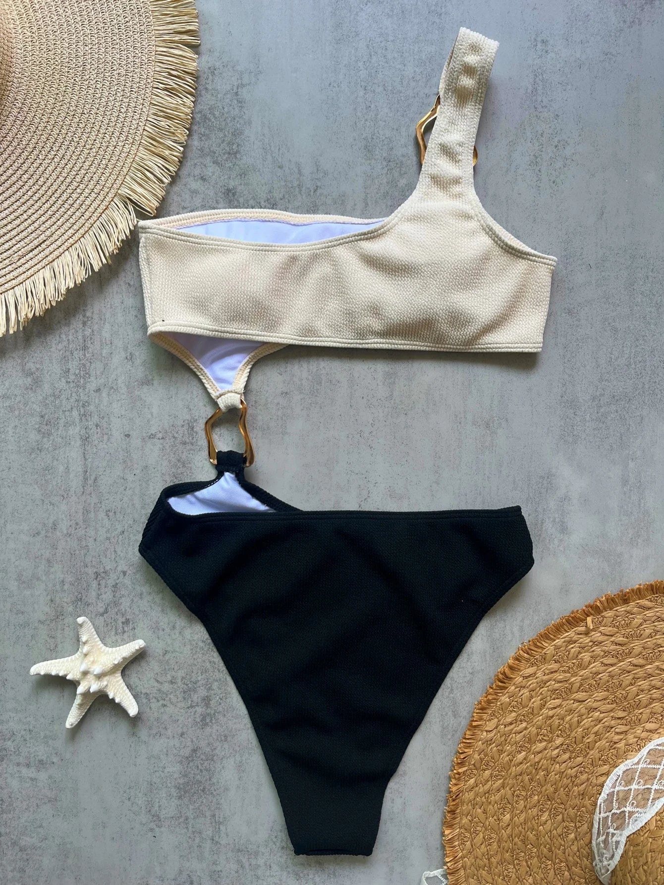 ملابس سباحة نسائية جديدة غير متماثلة بكتف واحد من قطعة واحدة بحلقة معدنية عالية القطع