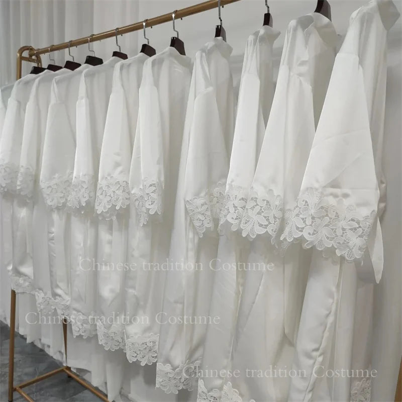 رداء زفاف أبيض مطرز للأم العروس كيمونو نسائي مثير من الدانتيل والزهور ملابس داخلية حميمية من الحرير الجليدي رداء حمام 