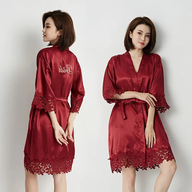 رداء زفاف أبيض مطرز للأم العروس كيمونو نسائي مثير من الدانتيل والزهور ملابس داخلية حميمية من الحرير الجليدي رداء حمام 