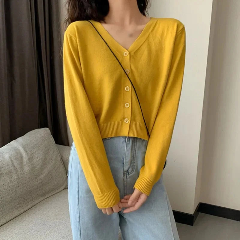 كارديجان نسائي بأكمام طويلة وفتحة رقبة على شكل حرف V وأزرار للأسفل محبوك لفصل الخريف والربيع كارديجان محبوك بصف واحد من الأزرار 