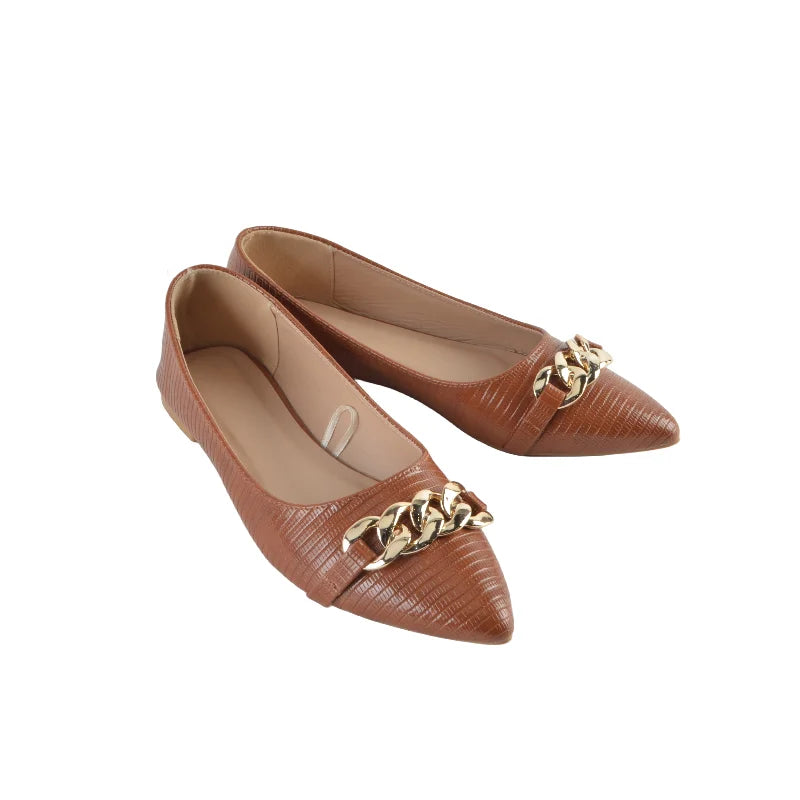 حذاء نسائي مسطح سهل الارتداء مزين بسلسلة أنيقة مناسب للمكتب والمناسب للخارج 
