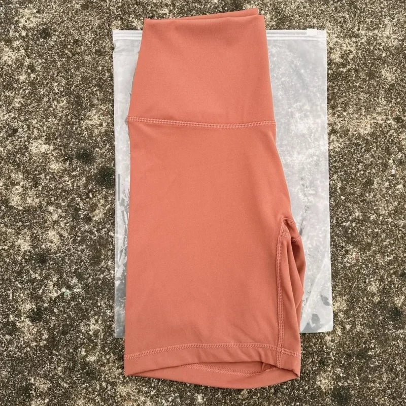 شورتات ضيقة جديدة لعام 2024 للجري للسيدات، ملابس رياضية قصيرة للنساء، ملابس يوغا للنساء، سراويل ضيقة للياقة البدنية بدون درزات 