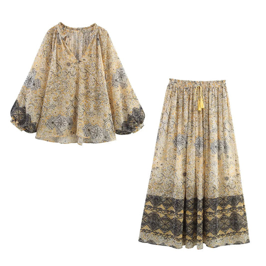 طقم أنيق صيفي من قميص واسع وتنورة دافئة. 