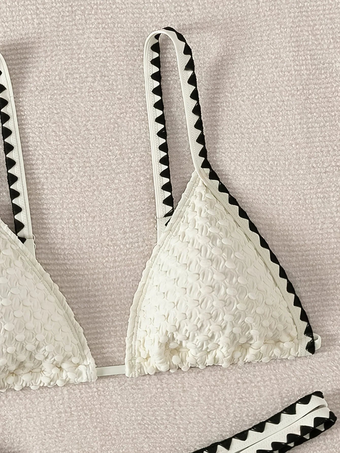 طقم بيكيني مثلث 2025 ملابس سباحة بحمالات للنساء ملابس سباحة سادة للنساء ملابس سباحة مثيرة ملابس سباحة للشاطئ 